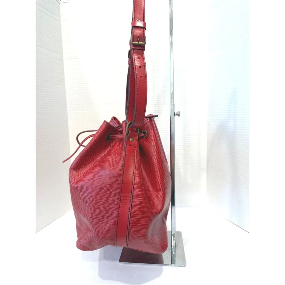 Authentic Louis Vuitton‎ Red Epi Leather Drawstring Noe Bucket Shoulder Bag